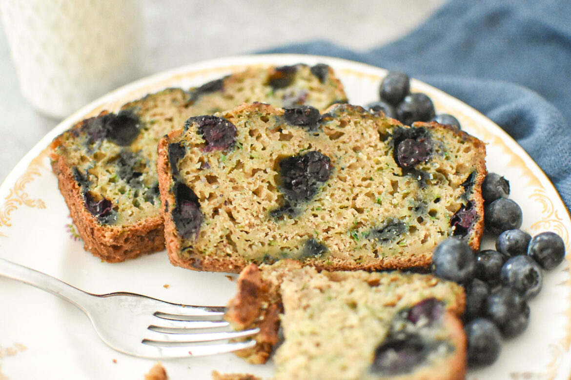 healthy low-sugar blueberry zucchini bread