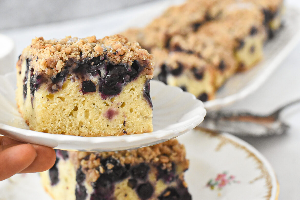 blueberry crumb cake