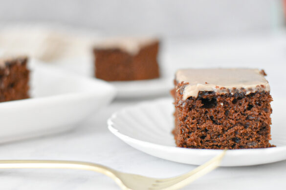 gingerbread snacking cake